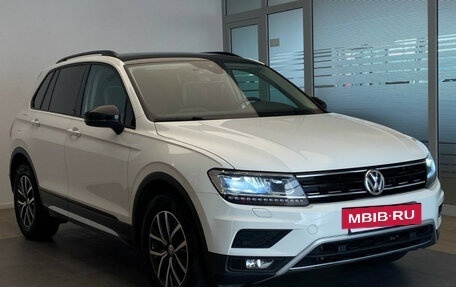 Volkswagen Tiguan II, 2019 год, 2 999 000 рублей, 3 фотография