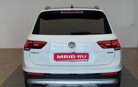 Volkswagen Tiguan II, 2019 год, 2 999 000 рублей, 5 фотография
