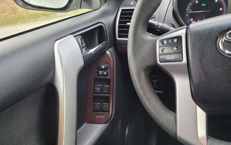 Toyota Land Cruiser Prado 150 рестайлинг 2, 2014 год, 3 100 000 рублей, 7 фотография