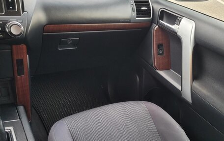 Toyota Land Cruiser Prado 150 рестайлинг 2, 2014 год, 3 100 000 рублей, 9 фотография