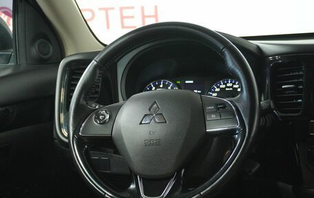 Mitsubishi Outlander III рестайлинг 3, 2019 год, 2 048 000 рублей, 16 фотография