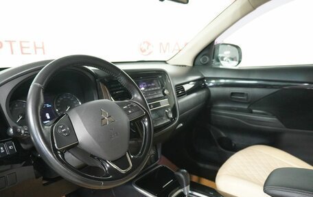 Mitsubishi Outlander III рестайлинг 3, 2019 год, 2 048 000 рублей, 9 фотография