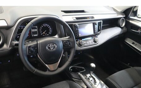 Toyota RAV4, 2017 год, 2 567 000 рублей, 6 фотография