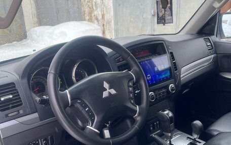 Mitsubishi Pajero IV, 2010 год, 1 900 000 рублей, 10 фотография