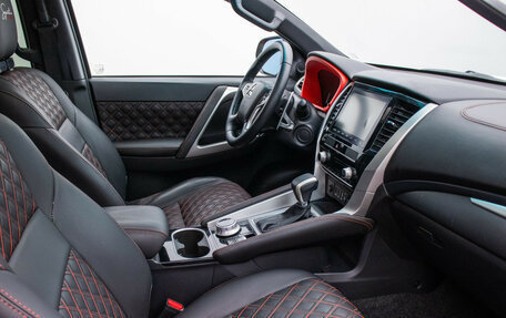 Mitsubishi Montero Sport, 2022 год, 4 320 000 рублей, 9 фотография