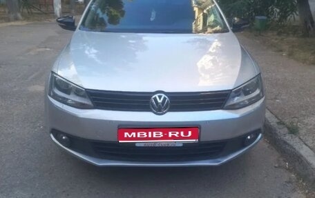 Volkswagen Jetta VI, 2013 год, 1 000 000 рублей, 1 фотография