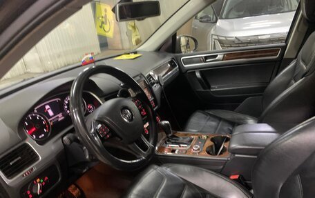 Volkswagen Touareg III, 2011 год, 1 650 000 рублей, 6 фотография