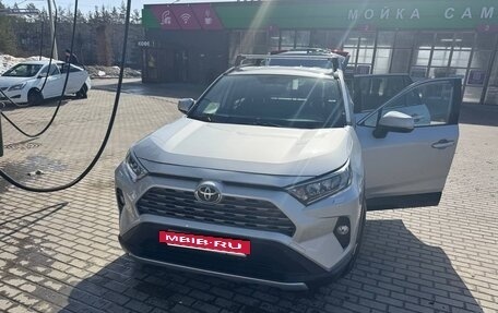 Toyota RAV4, 2019 год, 2 750 000 рублей, 9 фотография
