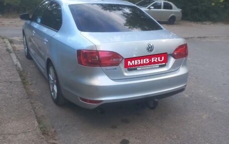 Volkswagen Jetta VI, 2013 год, 1 000 000 рублей, 3 фотография