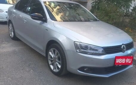 Volkswagen Jetta VI, 2013 год, 1 000 000 рублей, 4 фотография