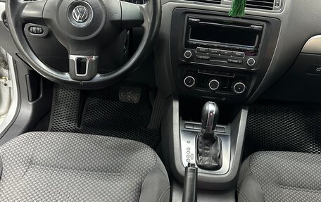 Volkswagen Jetta VI, 2011 год, 650 000 рублей, 6 фотография