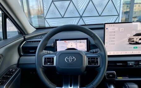 Toyota RAV4, 2026 год, 5 300 000 рублей, 16 фотография