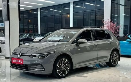Volkswagen Golf VIII, 2022 год, 2 350 000 рублей, 1 фотография
