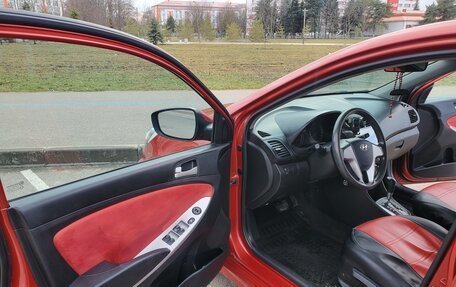 Hyundai Solaris II рестайлинг, 2012 год, 800 000 рублей, 5 фотография