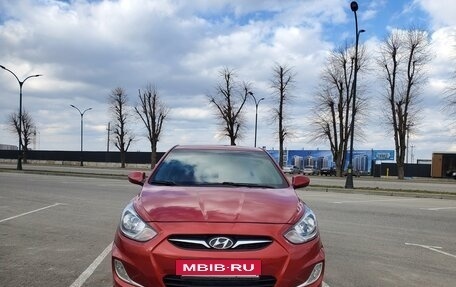 Hyundai Solaris II рестайлинг, 2012 год, 800 000 рублей, 3 фотография