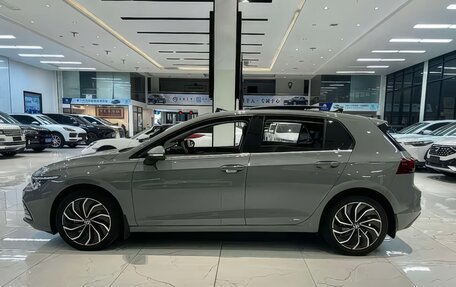 Volkswagen Golf VIII, 2022 год, 2 350 000 рублей, 4 фотография