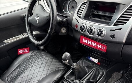 Mitsubishi L200 IV рестайлинг, 2013 год, 1 350 000 рублей, 2 фотография