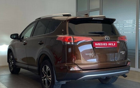 Toyota RAV4, 2017 год, 2 430 000 рублей, 6 фотография