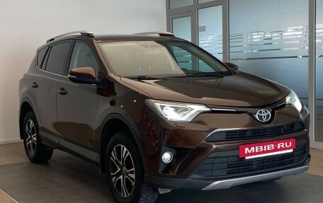 Toyota RAV4, 2017 год, 2 430 000 рублей, 3 фотография