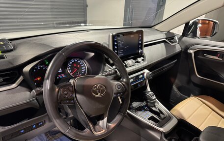 Toyota RAV4, 2020 год, 3 300 000 рублей, 12 фотография