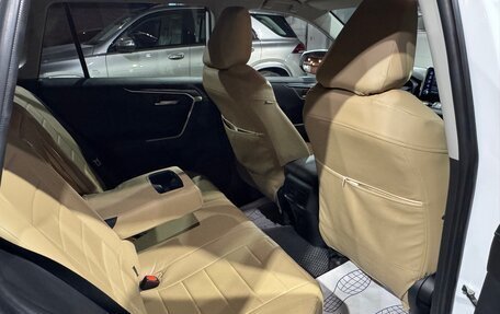 Toyota RAV4, 2020 год, 3 300 000 рублей, 9 фотография