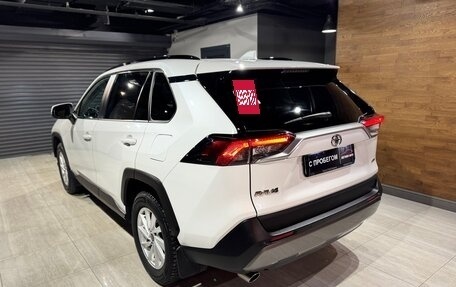 Toyota RAV4, 2020 год, 3 300 000 рублей, 6 фотография