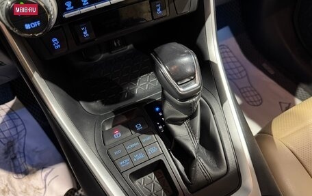 Toyota RAV4, 2020 год, 3 300 000 рублей, 14 фотография