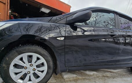 Hyundai Solaris II рестайлинг, 2013 год, 800 000 рублей, 2 фотография