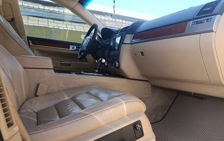 Volkswagen Touareg III, 2004 год, 555 000 рублей, 14 фотография