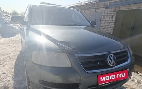 Volkswagen Touareg III, 2004 год, 555 000 рублей, 3 фотография