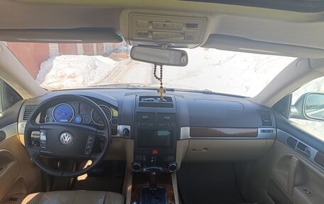 Volkswagen Touareg III, 2004 год, 555 000 рублей, 20 фотография