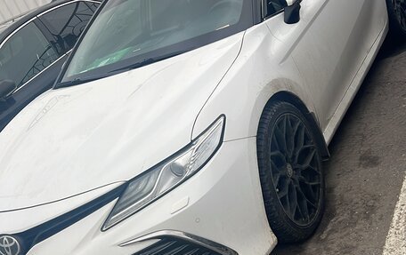 Toyota Camry, 2021 год, 2 650 000 рублей, 2 фотография