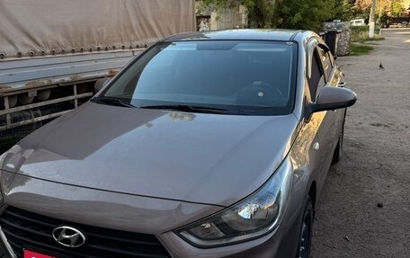 Hyundai Solaris II рестайлинг, 2017 год, 1 100 000 рублей, 1 фотография