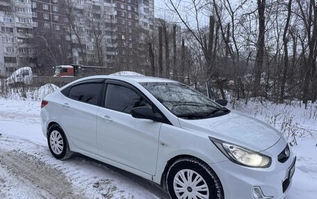 Hyundai Solaris II рестайлинг, 2011 год, 600 000 рублей, 1 фотография