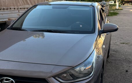 Hyundai Solaris II рестайлинг, 2017 год, 1 100 000 рублей, 5 фотография