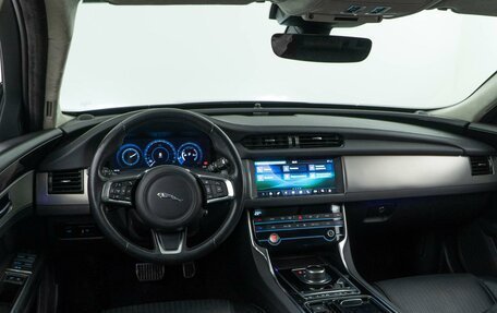 Jaguar XF II, 2019 год, 2 697 077 рублей, 7 фотография