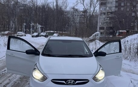 Hyundai Solaris II рестайлинг, 2011 год, 600 000 рублей, 2 фотография