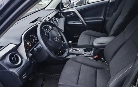 Toyota RAV4, 2019 год, 2 370 000 рублей, 13 фотография