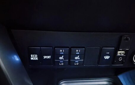 Toyota RAV4, 2019 год, 2 370 000 рублей, 19 фотография