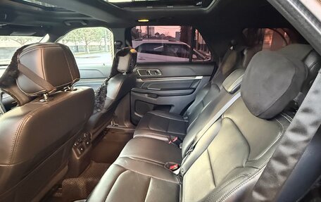 Ford Explorer VI, 2017 год, 2 950 000 рублей, 2 фотография