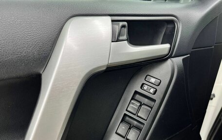 Toyota Land Cruiser Prado 150 рестайлинг 2, 2018 год, 5 290 000 рублей, 28 фотография