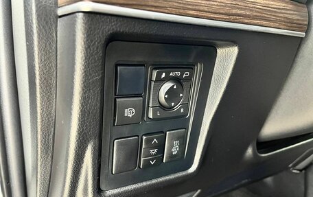 Toyota Land Cruiser Prado 150 рестайлинг 2, 2018 год, 5 290 000 рублей, 26 фотография