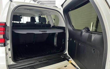 Toyota Land Cruiser Prado 150 рестайлинг 2, 2018 год, 5 290 000 рублей, 30 фотография