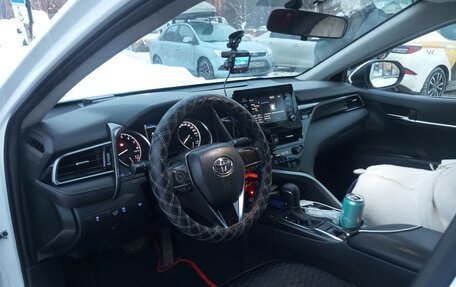 Toyota Camry, 2021 год, 1 850 000 рублей, 5 фотография