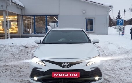 Toyota Camry, 2021 год, 1 850 000 рублей, 4 фотография