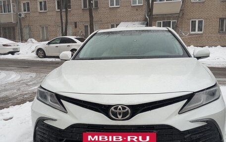 Toyota Camry, 2021 год, 1 850 000 рублей, 2 фотография