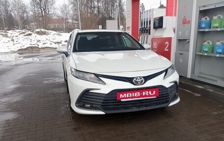Toyota Camry, 2021 год, 1 850 000 рублей, 3 фотография