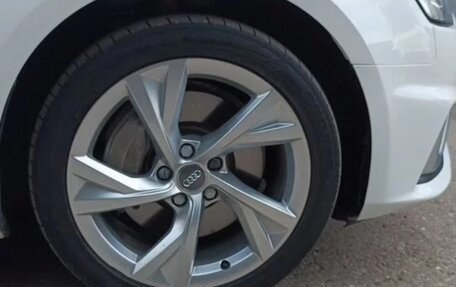 Audi A4, 2019 год, 2 900 000 рублей, 3 фотография