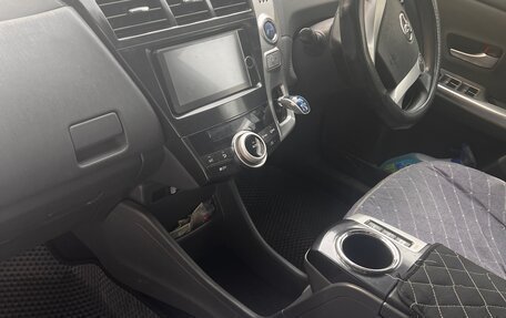 Toyota Prius, 2011 год, 1 100 000 рублей, 7 фотография