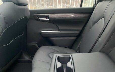 Toyota Highlander, 2025 год, 5 700 000 рублей, 8 фотография